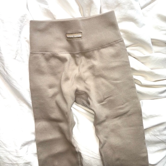 FASHION NOVA SEAMLESS RIBBED ACTIVE LEGGING - Picture 3 of 4